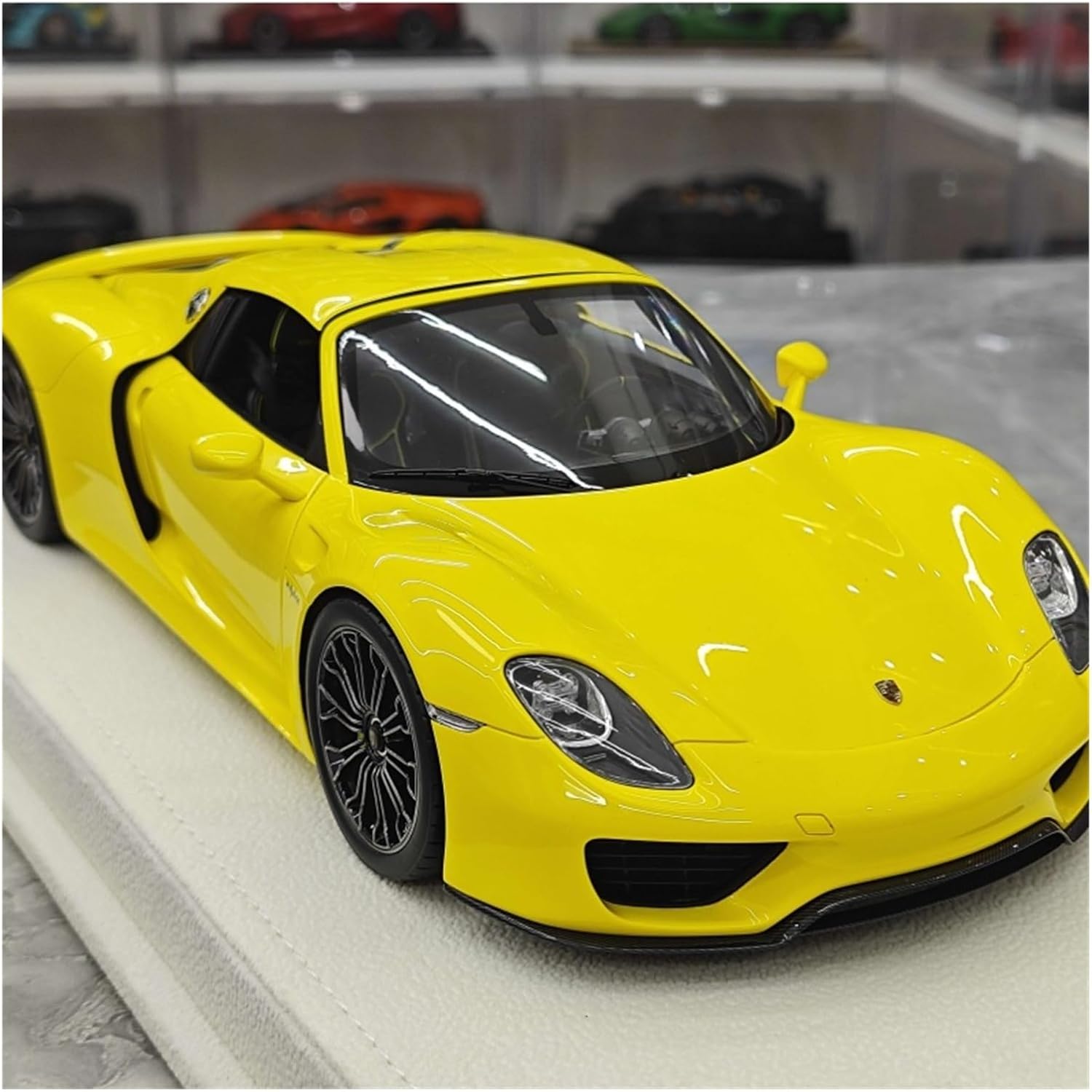 限定生産 “918台” の次世代スーパースポーツカー～ ミニカー「1/18